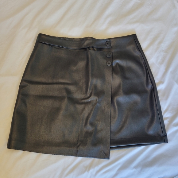 Ardene xl black vegan leather wrap skirt - Picture 2 of 6